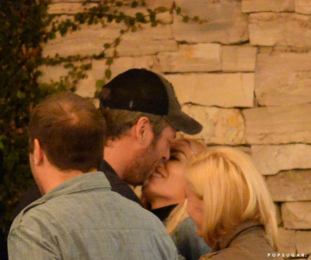 Gwen Stefani and Blake Shelton Kissing December 2015