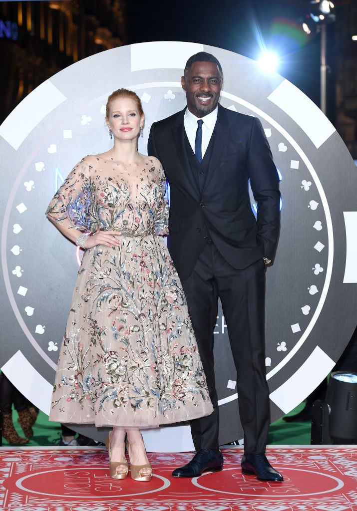 With Jessica Chastain, who is just under 5'4" tall.