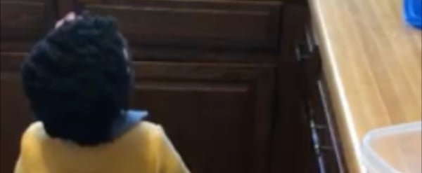 Girl Tells Alexa to Play Baby Shark