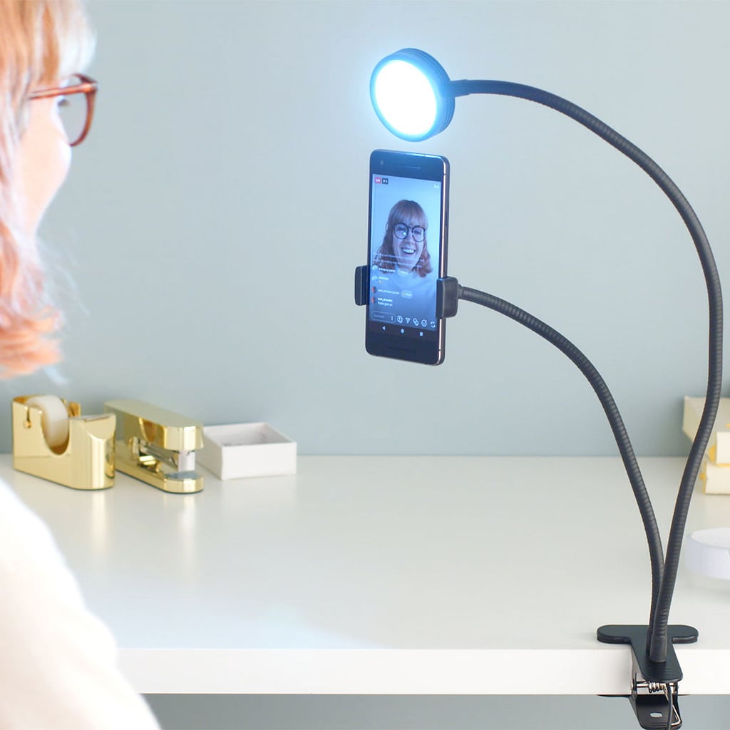 A Selfie Light Stand: Live-Streaming Selfie Light