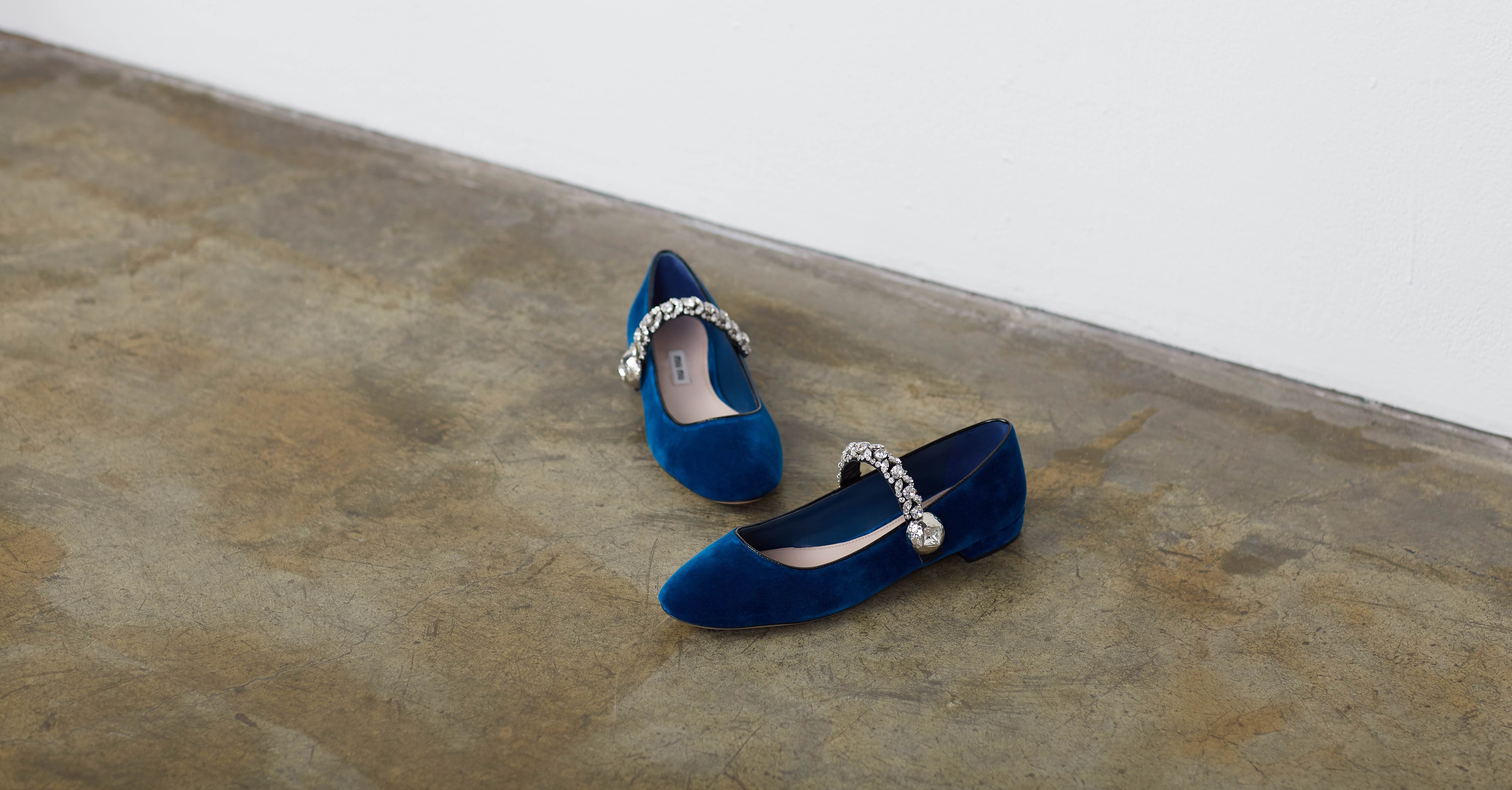 Can i wear store flats to a wedding