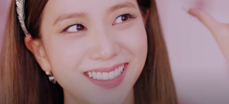 Jisoo's Tiny Wash of Shimmer