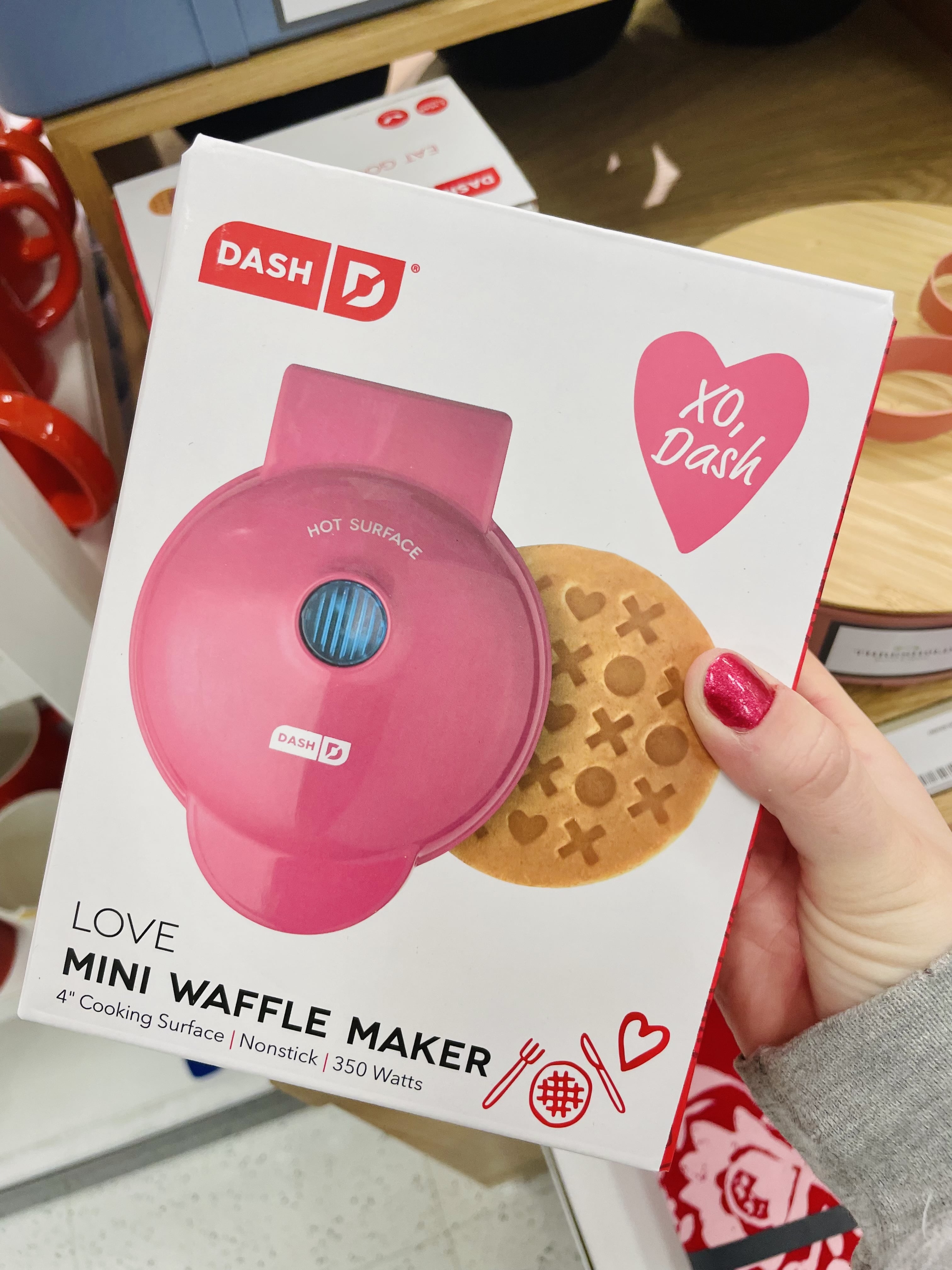 Dash Love Mini Waffle Maker, Pink