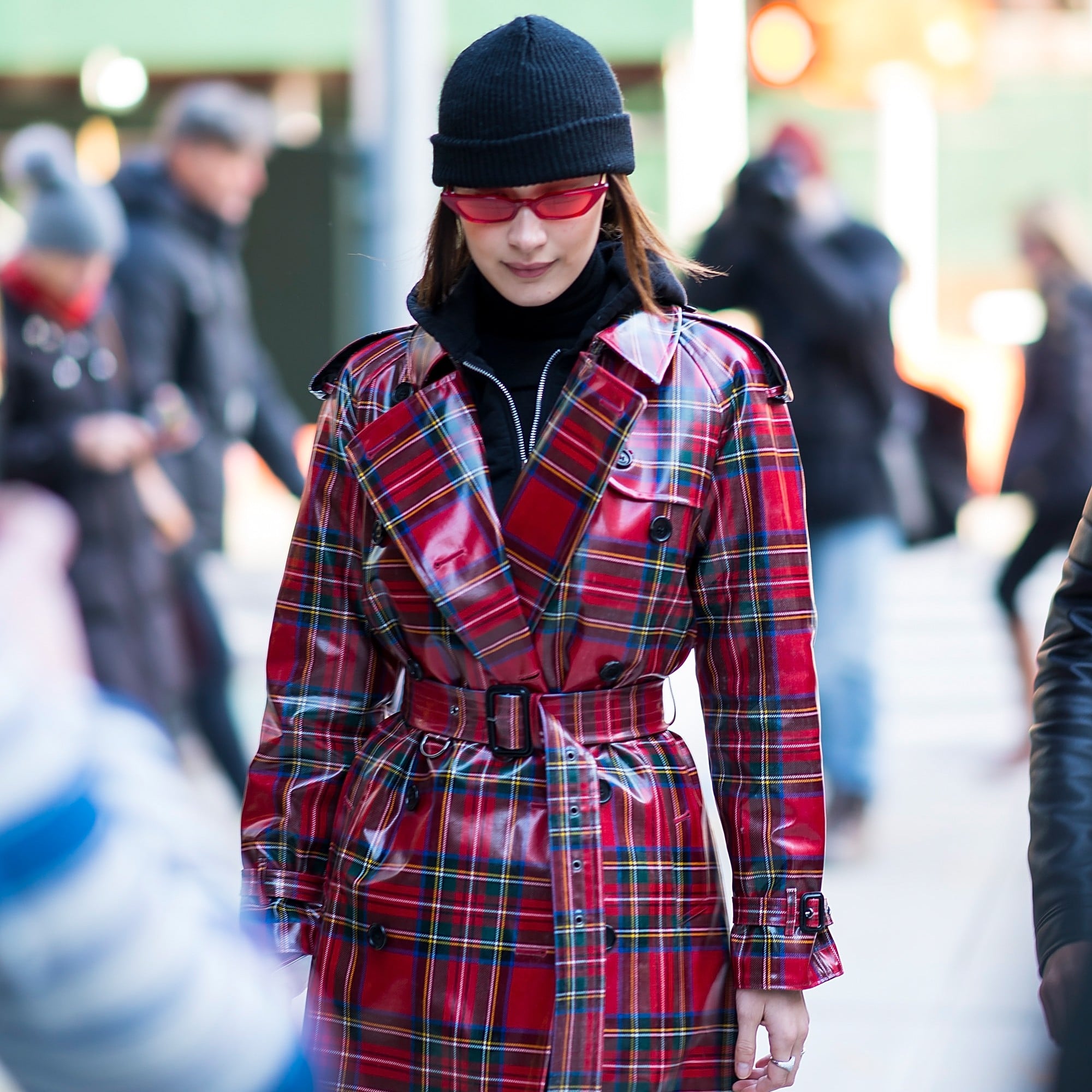 tårn indtryk Kondensere Bella Hadid's Red Burberry Coat | POPSUGAR Fashion