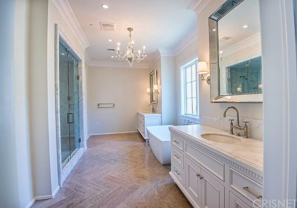 Kylie Jenner Buys Second Calabasas Mansion