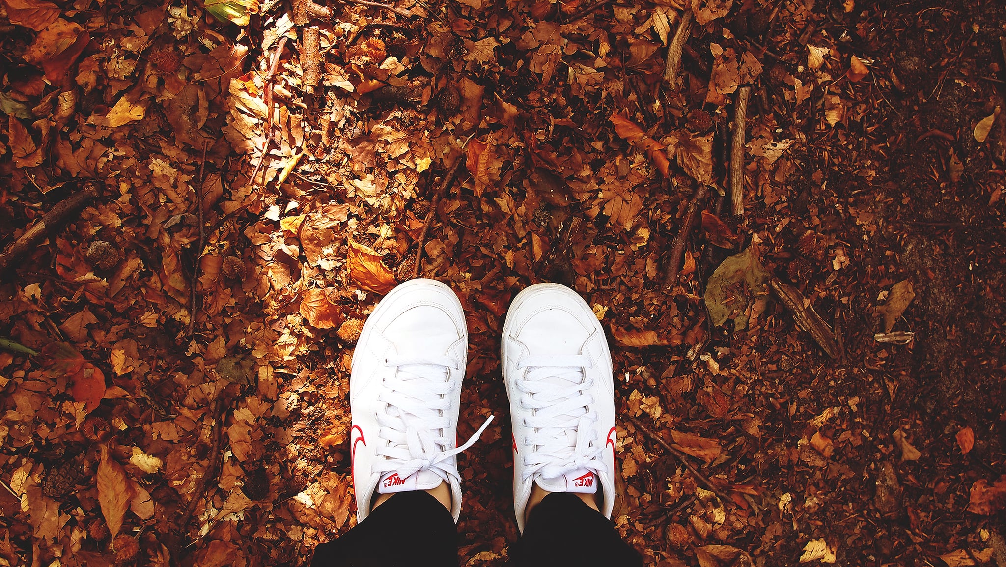 how to get tough stains out of white shoes