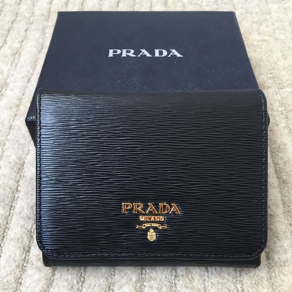 tri-fold style