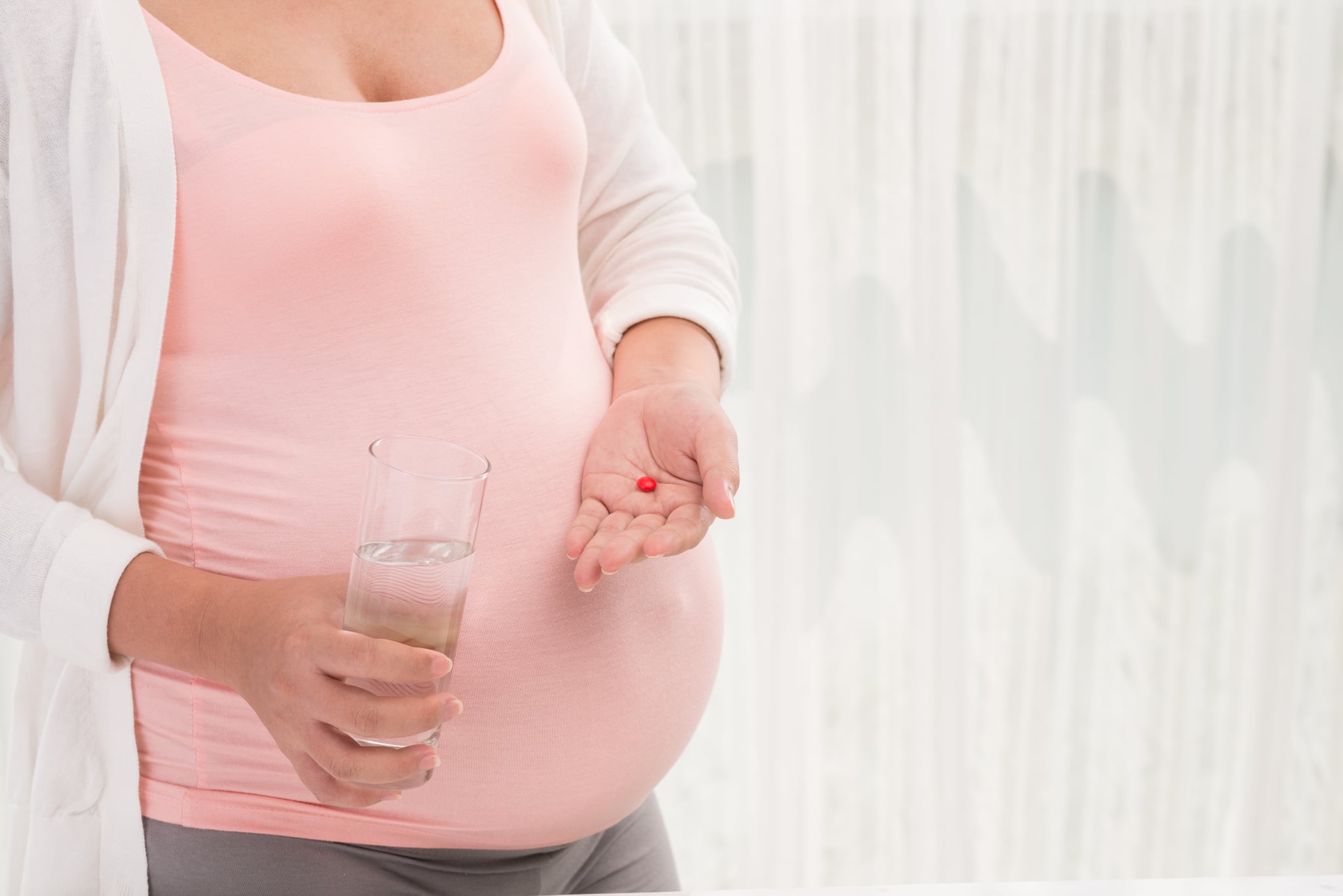 Что пьют беременные на ранних сроках. Беременность и лекарства. Беременные и таблетки.