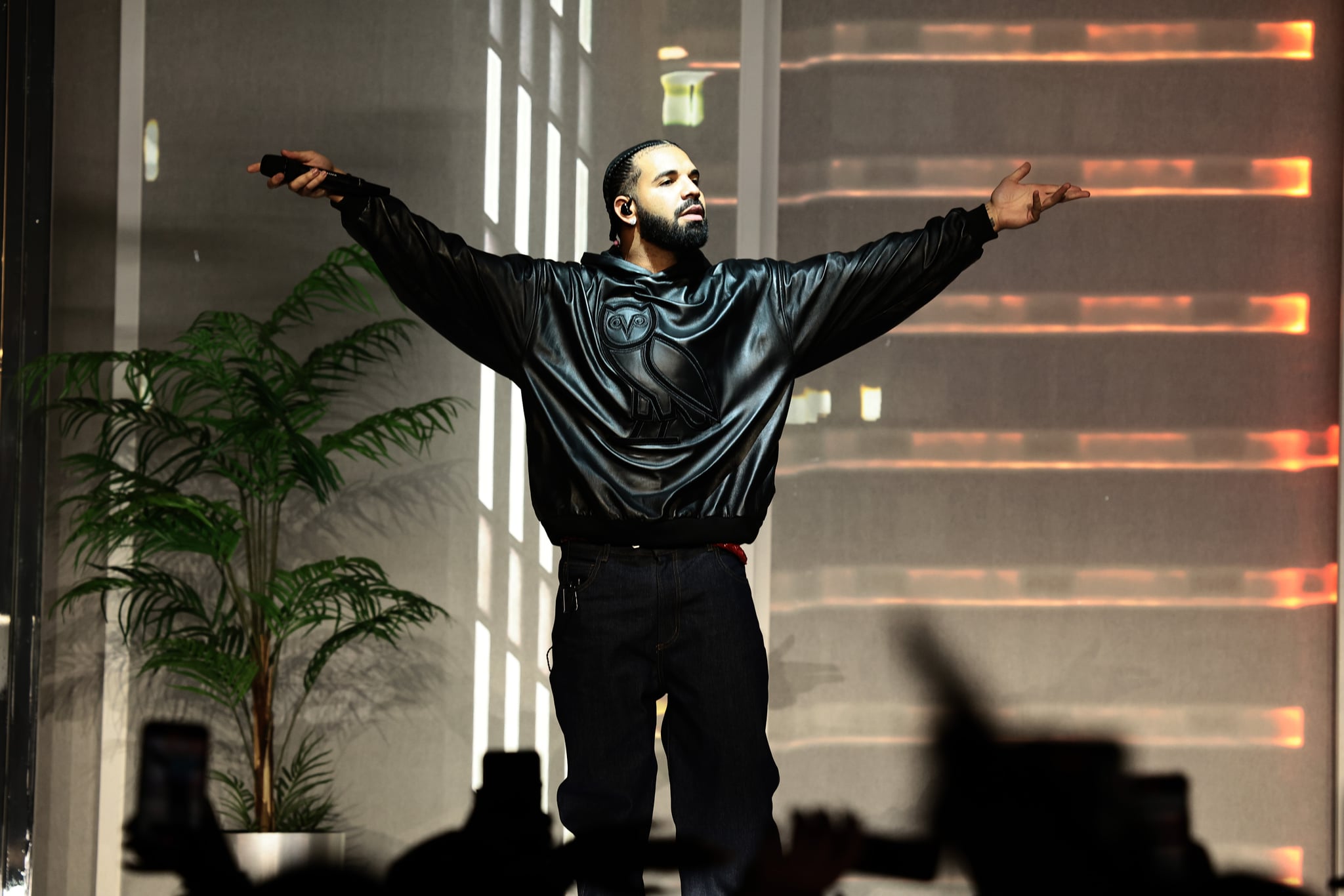 NEW YORK, NEW YORK - JANUARY 22: Drake performs on stage during Drake Live From The Apollo Theatre For SiriusXM and Sound 42 at The Apollo Theatre on January 22, 2023 in New York City. (Photo by Dimitrios Kambouris/Getty Images for SiriusXM)