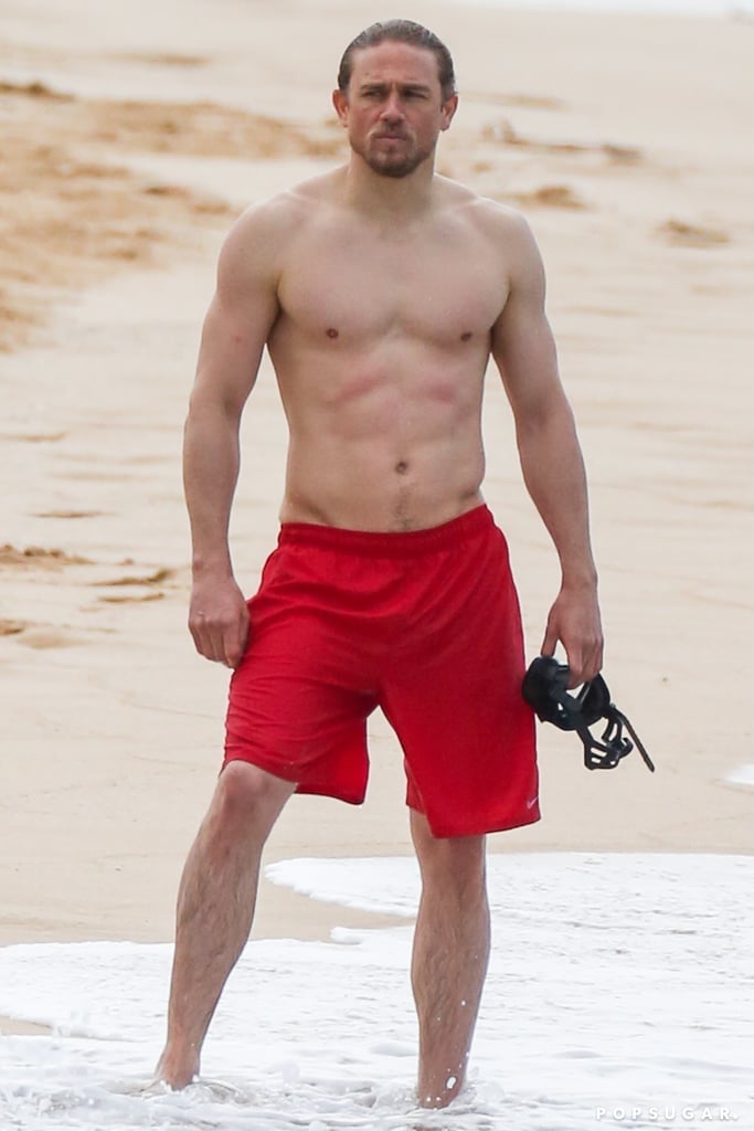 Shirtless-Charlie-Hunnam-Hawaii-Pictures