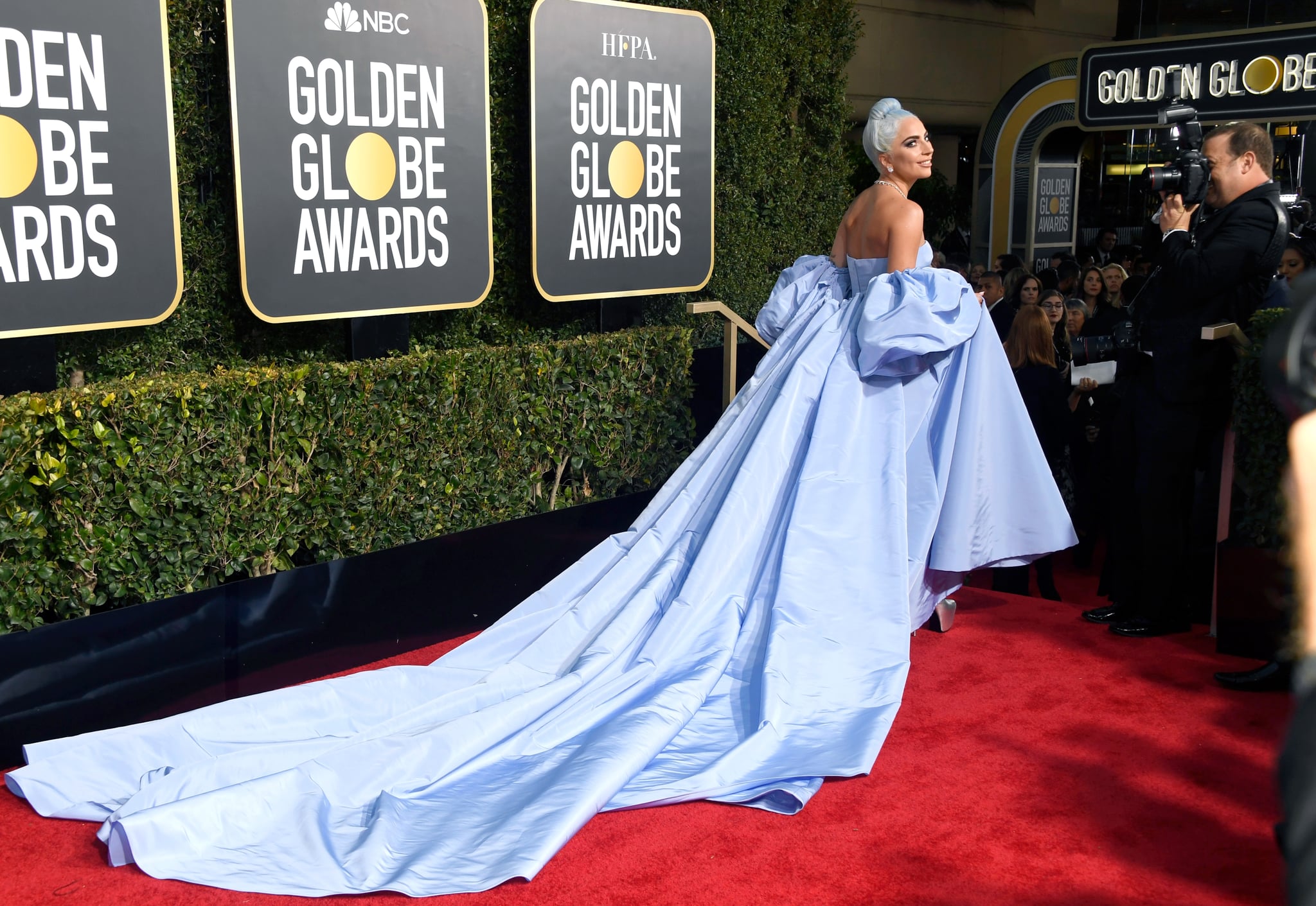lady gaga golden globe gown