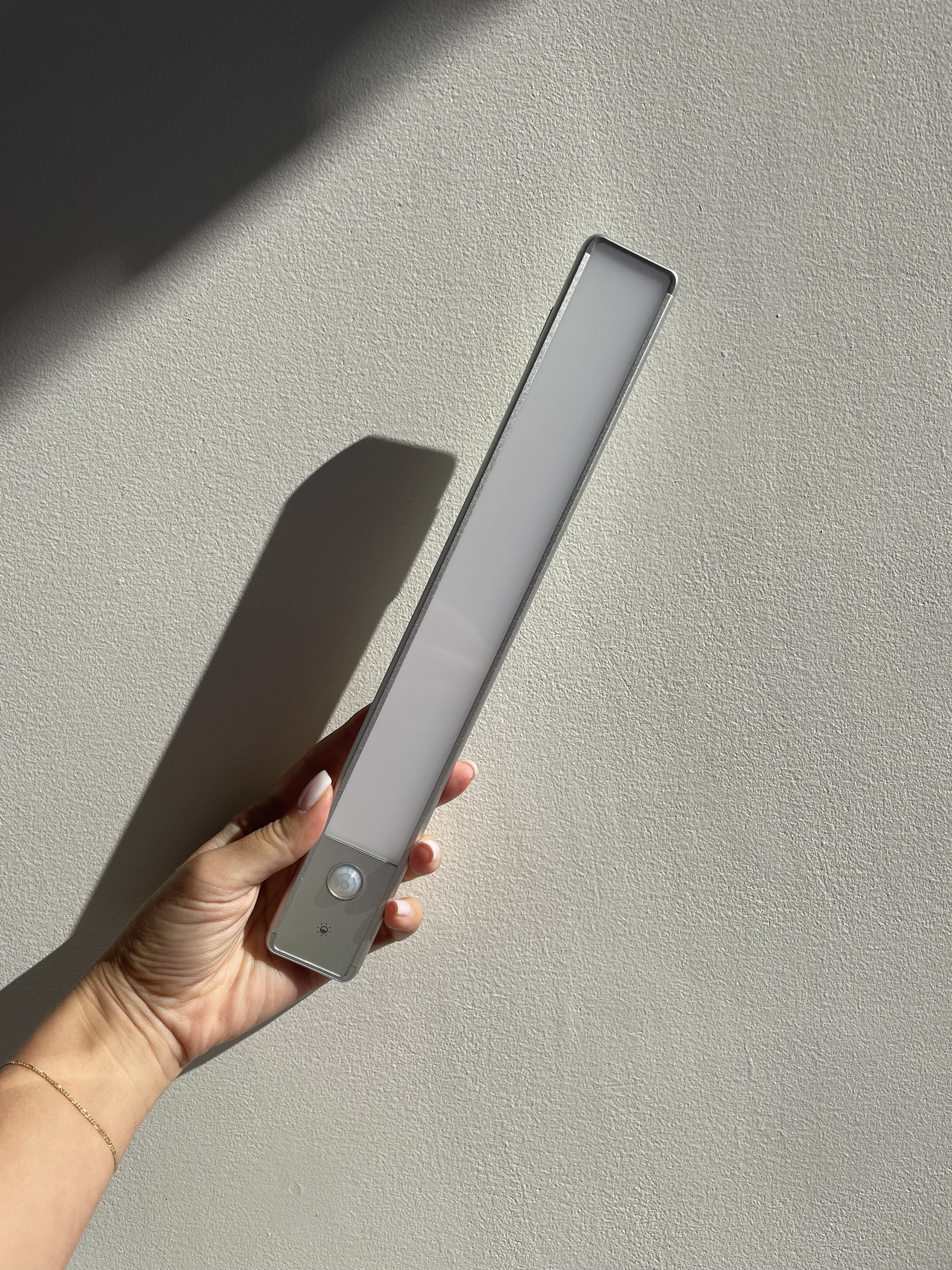 EZVALO Wireless Intelligent Hand-scanning Cabinet Lamp White