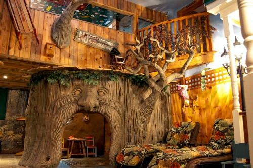 Treehouse Suite at Adventure Suites — North Conway, NH | Themed Hotel
