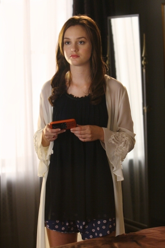 Gossip Girl's Leighton Meester Uses Orange LG enV Cell Phone as Blair ...