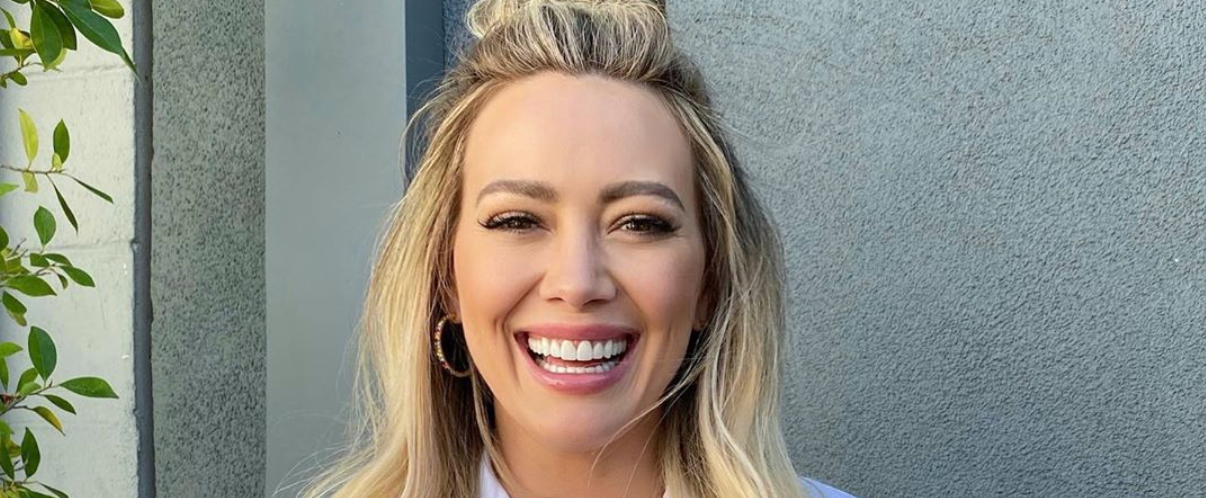 Our First Glimpse of Hilary Duff's New Lizzie McGuire Beauty Look Is What Dreams Are Made Of