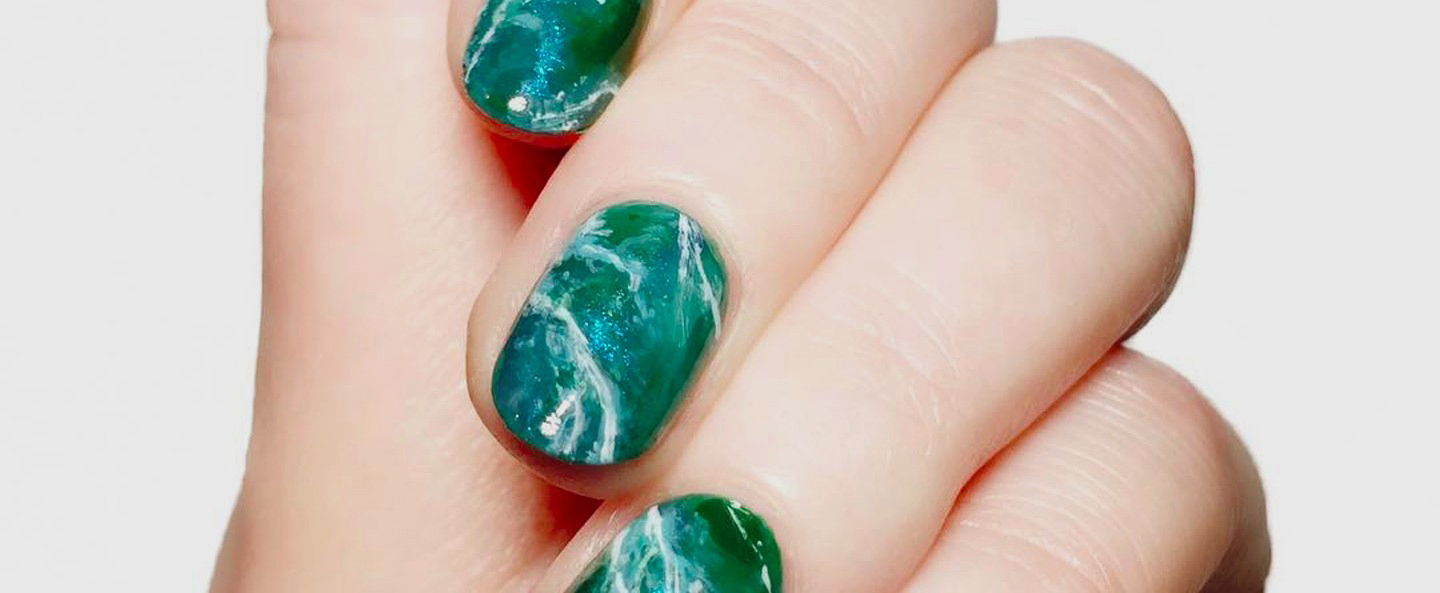 11 Marble Manicures That Have a Sweet Summer Vibe