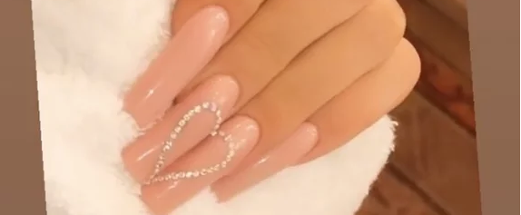 Kylie Jenner's Rhinestone Heart Nail Art Is the Minimalist Manicure You'll Want to Copy