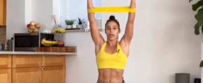 Crush This Arm-Strengthening Workout in Just 20 Minutes! All You Need Is a Mini Band